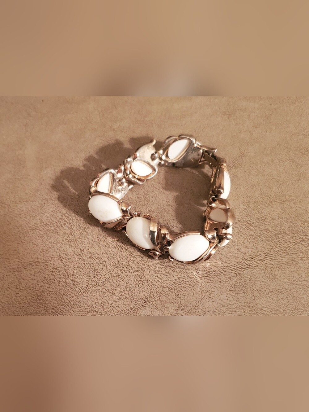 White Cabochon Link Bracelet in Silver Tone - Unbranded